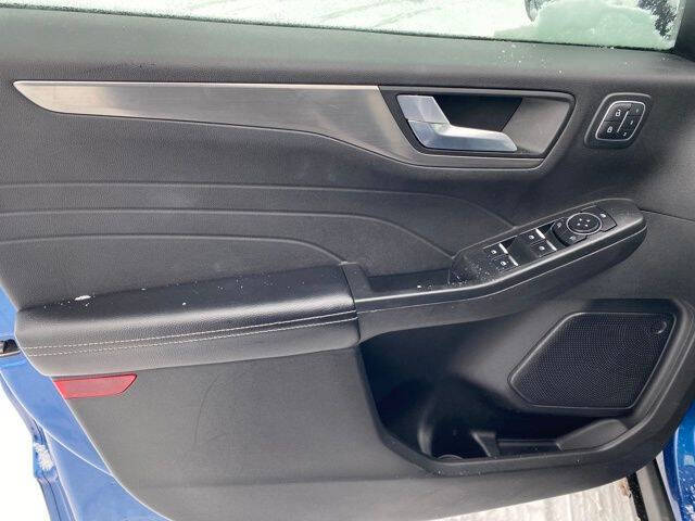 2022 Ford Escape Titanium