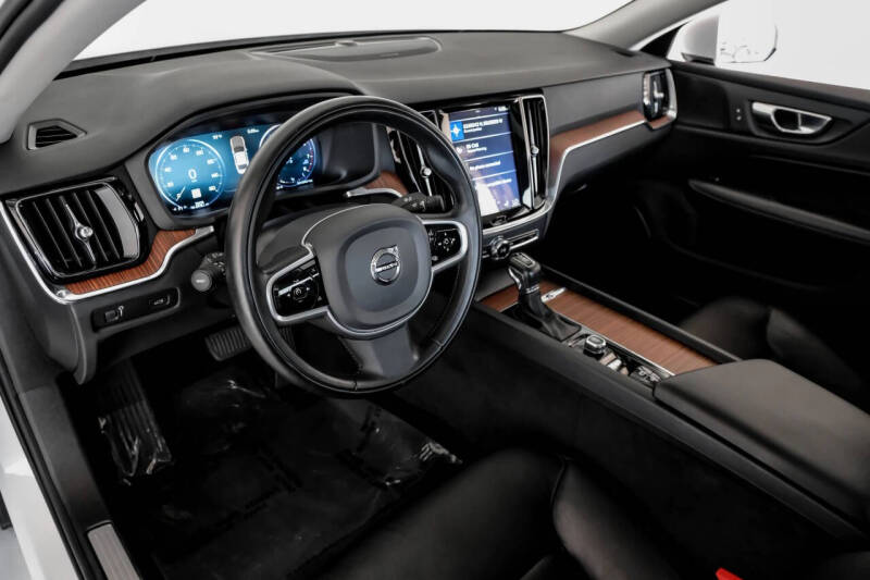 2020 Volvo S60 T5 Momentum