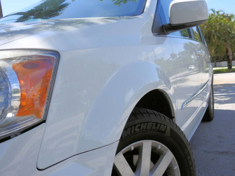 2013 Chrysler Town and Country Touring