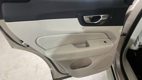 2025 Volvo XC60 T8 Plus Dark Theme