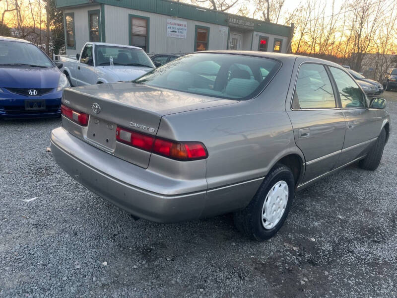 1998 Toyota Camry LE photo 5