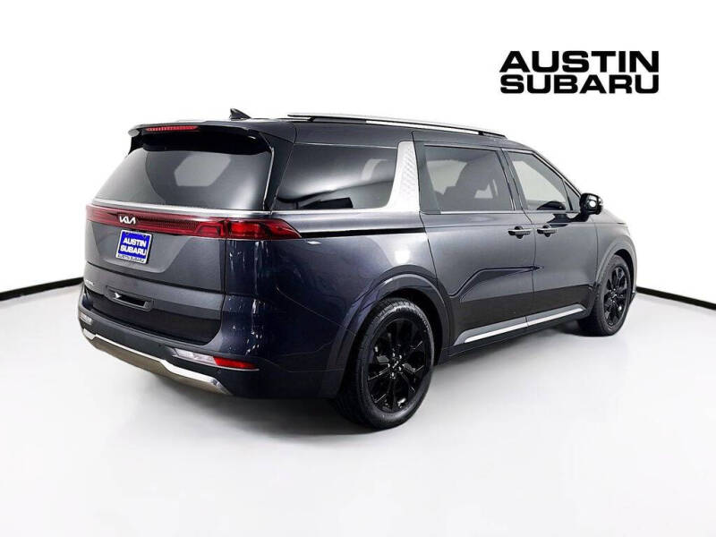 2023 Kia Carnival SX