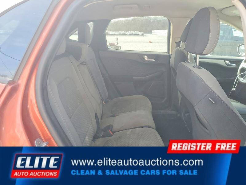 2020 Ford Escape SE