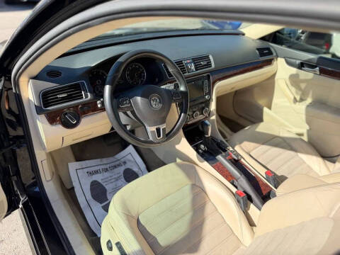 2012 Volkswagen Passat SEL Premium PZEV