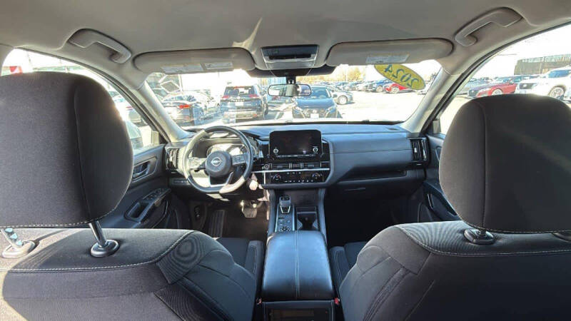 2024 Nissan Pathfinder SV