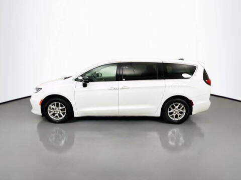 2024 Chrysler Pacifica Touring L Photo