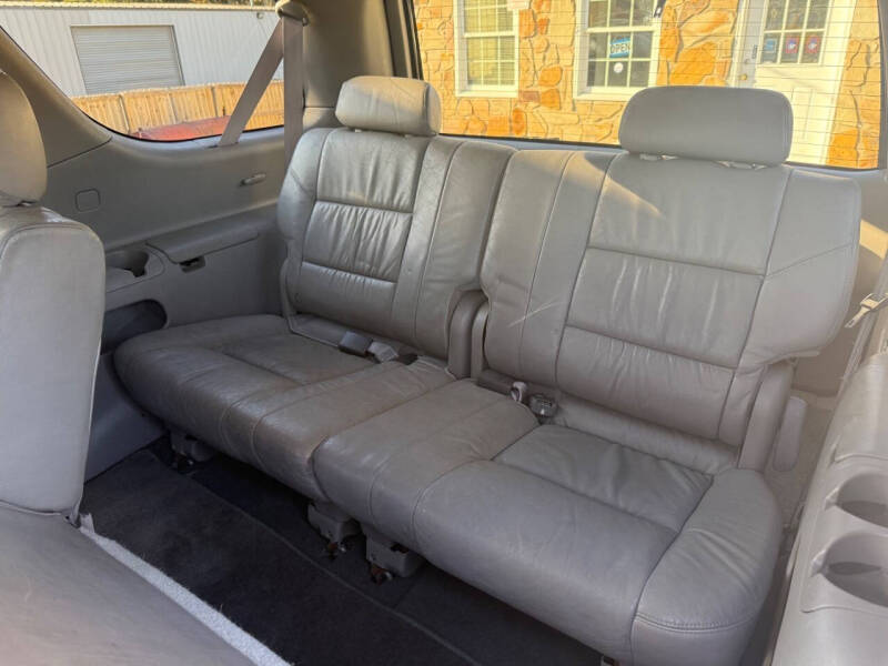 2004 Toyota Sequoia SR5