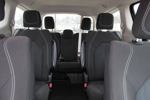 2022 Chrysler Voyager LX