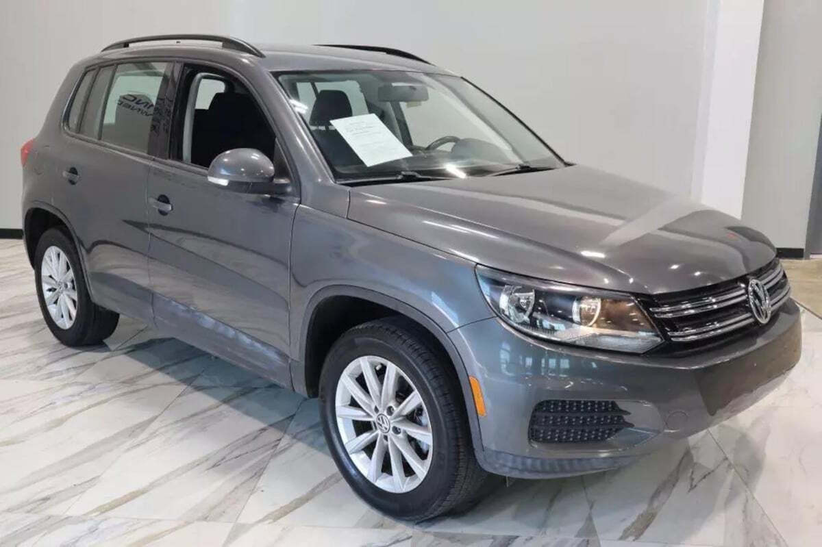 2017 Volkswagen Tiguan for sale at IMD MOTORS, INC in Dallas, TX