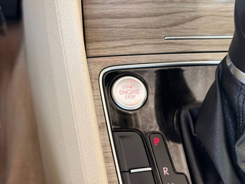 2018 Volkswagen Passat 2.0T SEL Premium