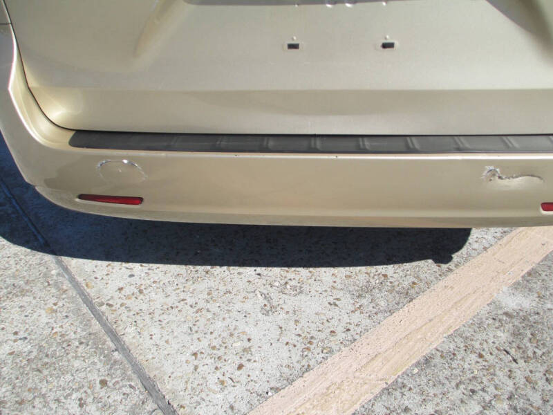 2011 Toyota Sienna LE 7-Passenger Auto Access Seat