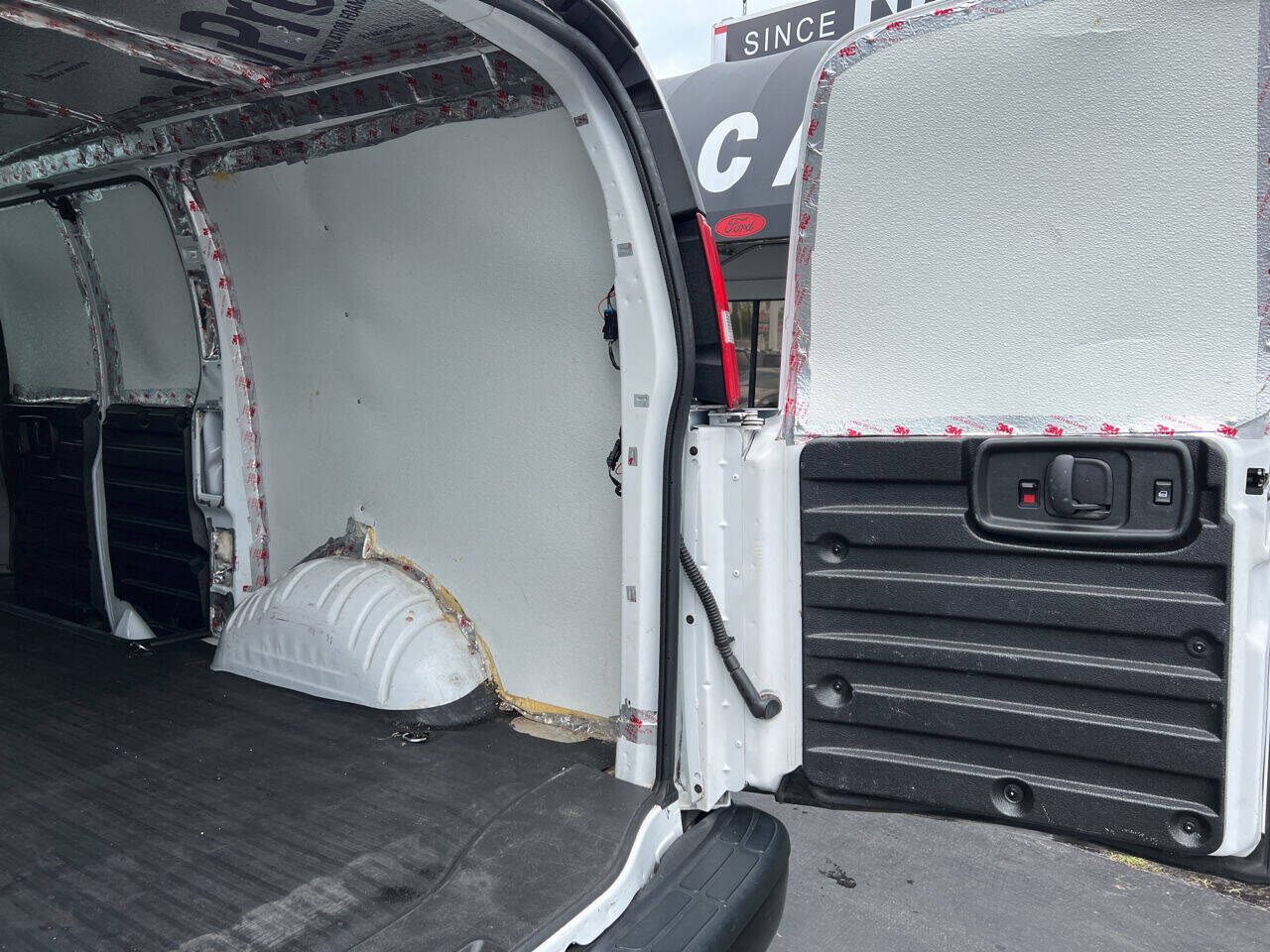 2020 Chevrolet Express Van - $28,900