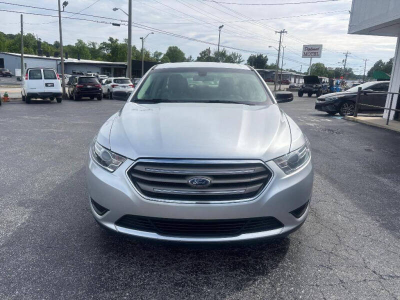 2018 Ford Taurus SE