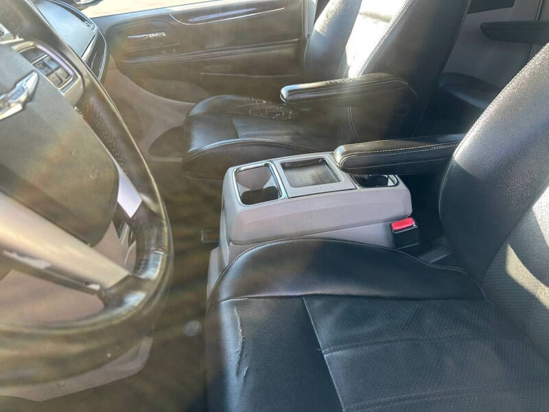 2012 Chrysler Town and Country Touring