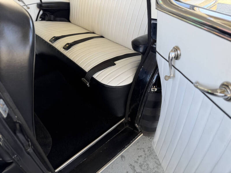 1948 Ford Super Deluxe