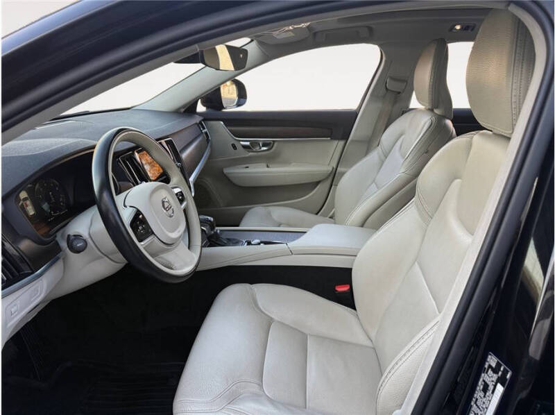 2020 Volvo V90 Cross Country T6