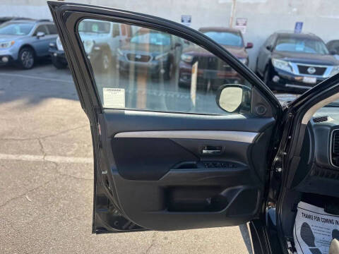 2017 Mitsubishi Outlander ES