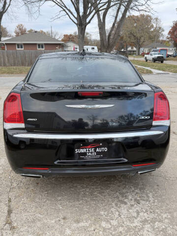 2016 Chrysler 300 Limited