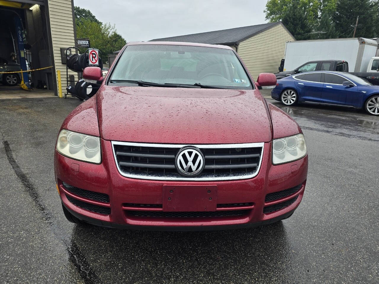 2004 Volkswagen Touareg for sale at QUEENSGATE AUTO SALES in York, PA