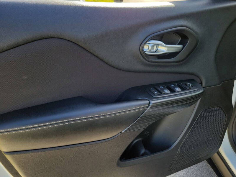 2016 Jeep Cherokee Sport