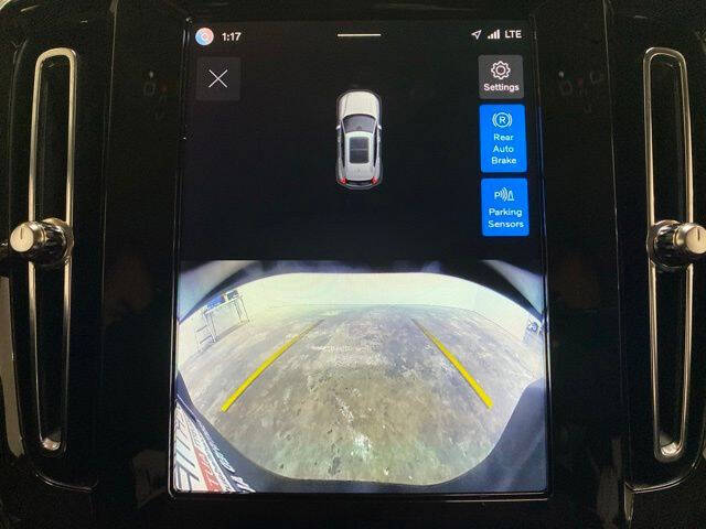 2025 Volvo XC40 B5 Core Bright Theme