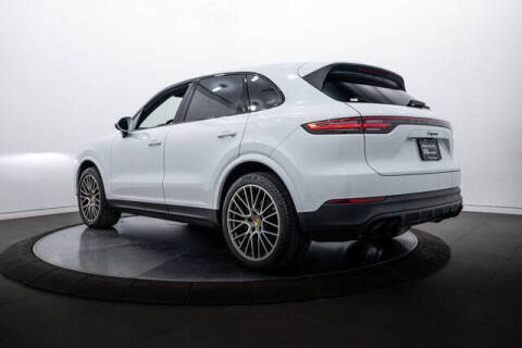 2023 Porsche Cayenne Platinum Edition