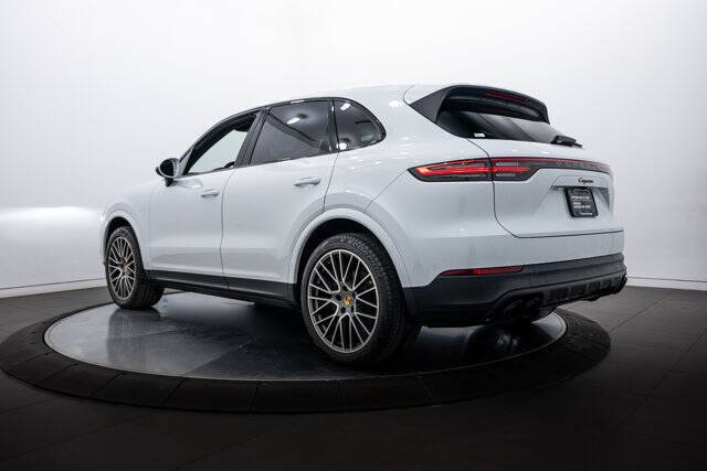 2023 Porsche Cayenne Platinum Edition
