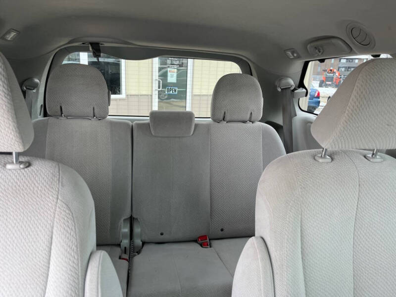 2012 Toyota Sienna LE 7-Passenger