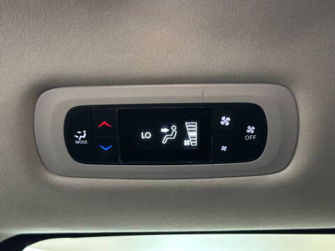 2020 Chrysler Voyager LX