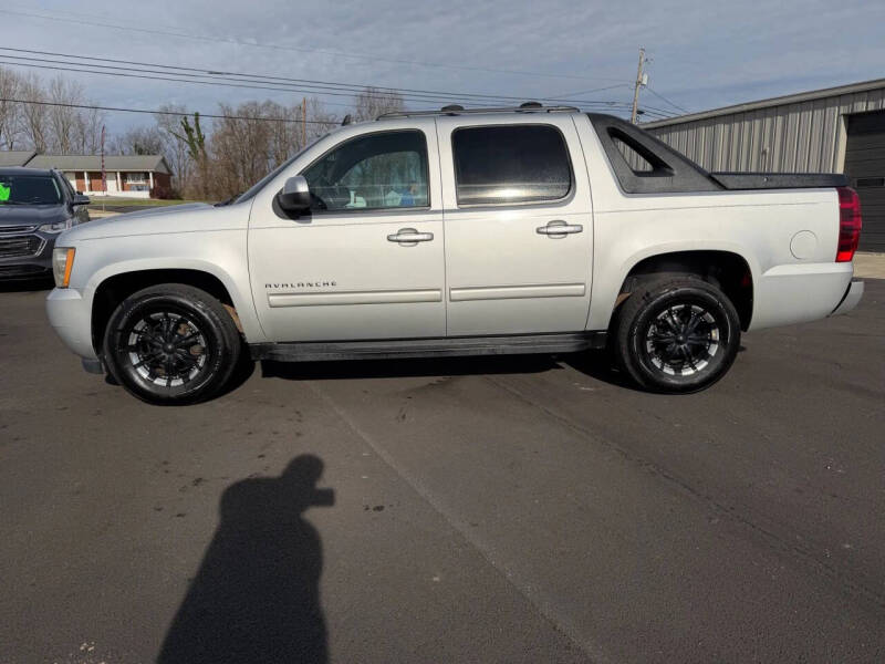 2011 Chevrolet Avalanche LS