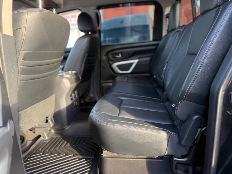 2017 Nissan Titan SL