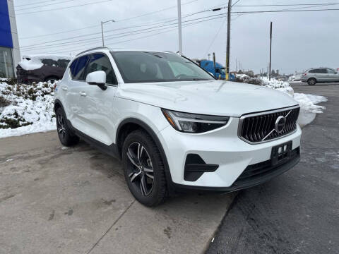 2025 Volvo XC40 B5 Core Bright Theme