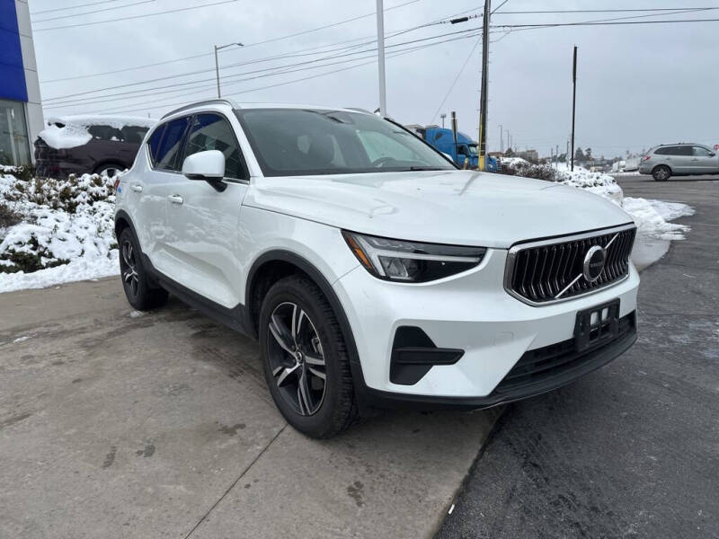 2025 Volvo XC40 B5 Core Bright Theme
