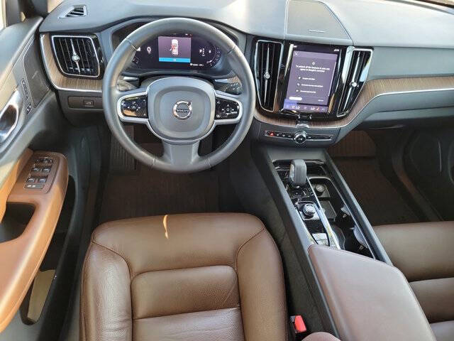 2023 Volvo XC60 B5 Plus Bright Theme