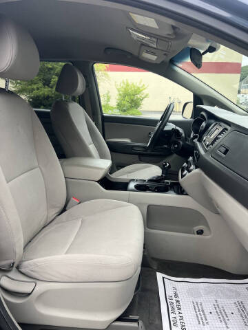 2015 Kia Sedona LX