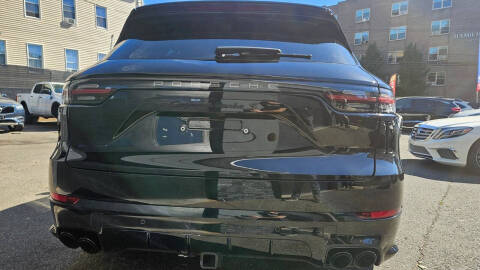 2022 Porsche Cayenne Turbo S E-Hybrid