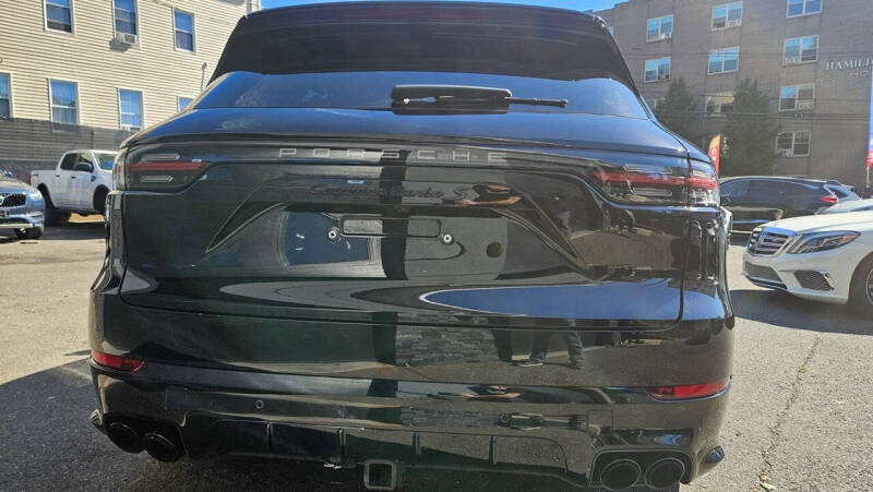 2022 Porsche Cayenne Turbo S E-Hybrid