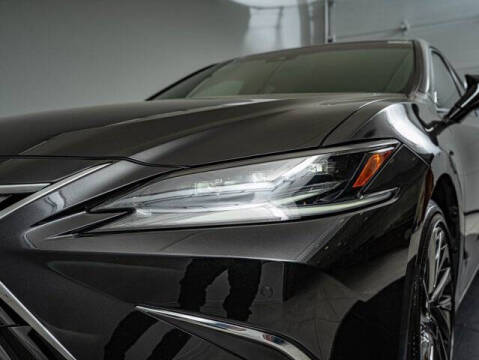 2025 Lexus ES 300h Luxury