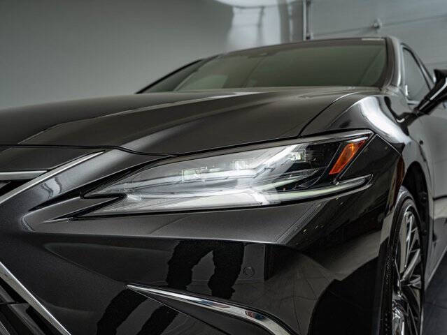 2025 Lexus ES 300h Luxury