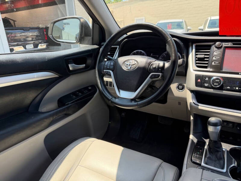 2017 Toyota Highlander SE