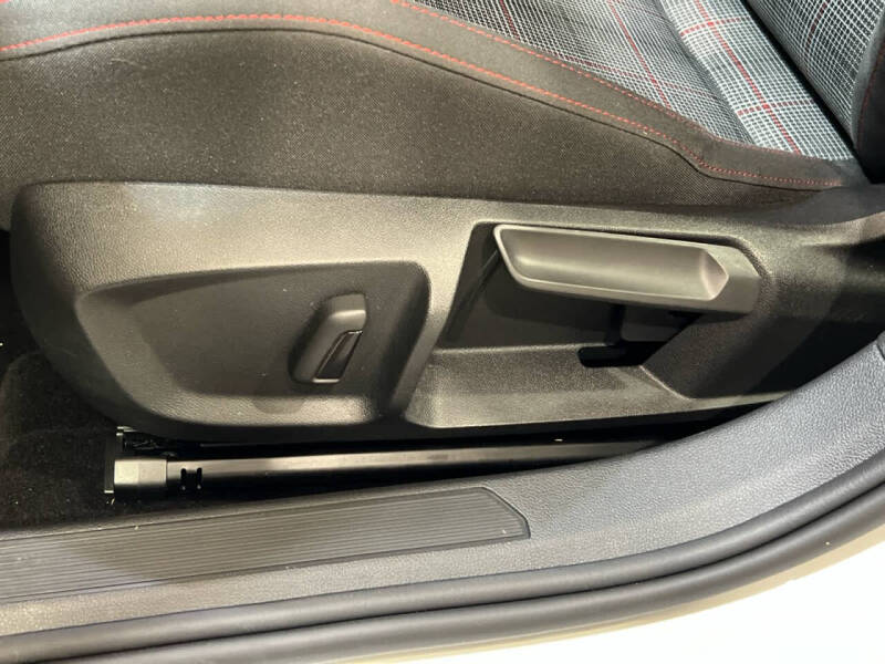 2024 Volkswagen Golf GTI SE