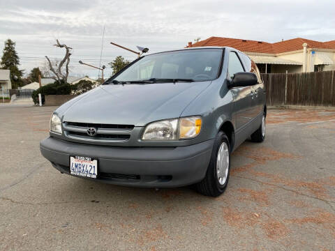 2000 Toyota Sienna for sale at Road Runner Motors in San Leandro CA