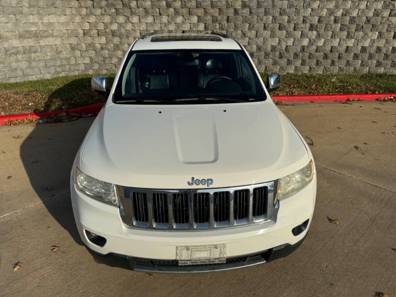 2011 Jeep Grand Cherokee for sale at 10-4 AUTO GROUP LLC in Raytown, MO