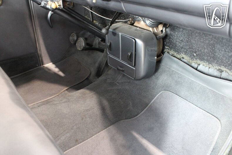 1947 Ford Super Deluxe