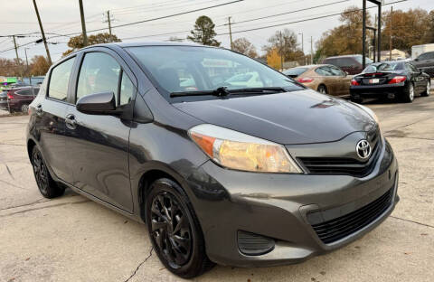 2013 Toyota Yaris 5-Door LE
