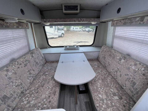 2002 Winnebago Rialta 22QD