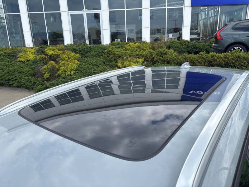 2024 Volvo XC40 B5 Plus Bright Theme