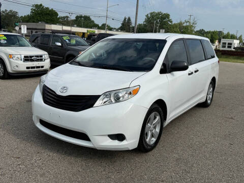 2011 Toyota Sienna Base 7-Passenger Photo