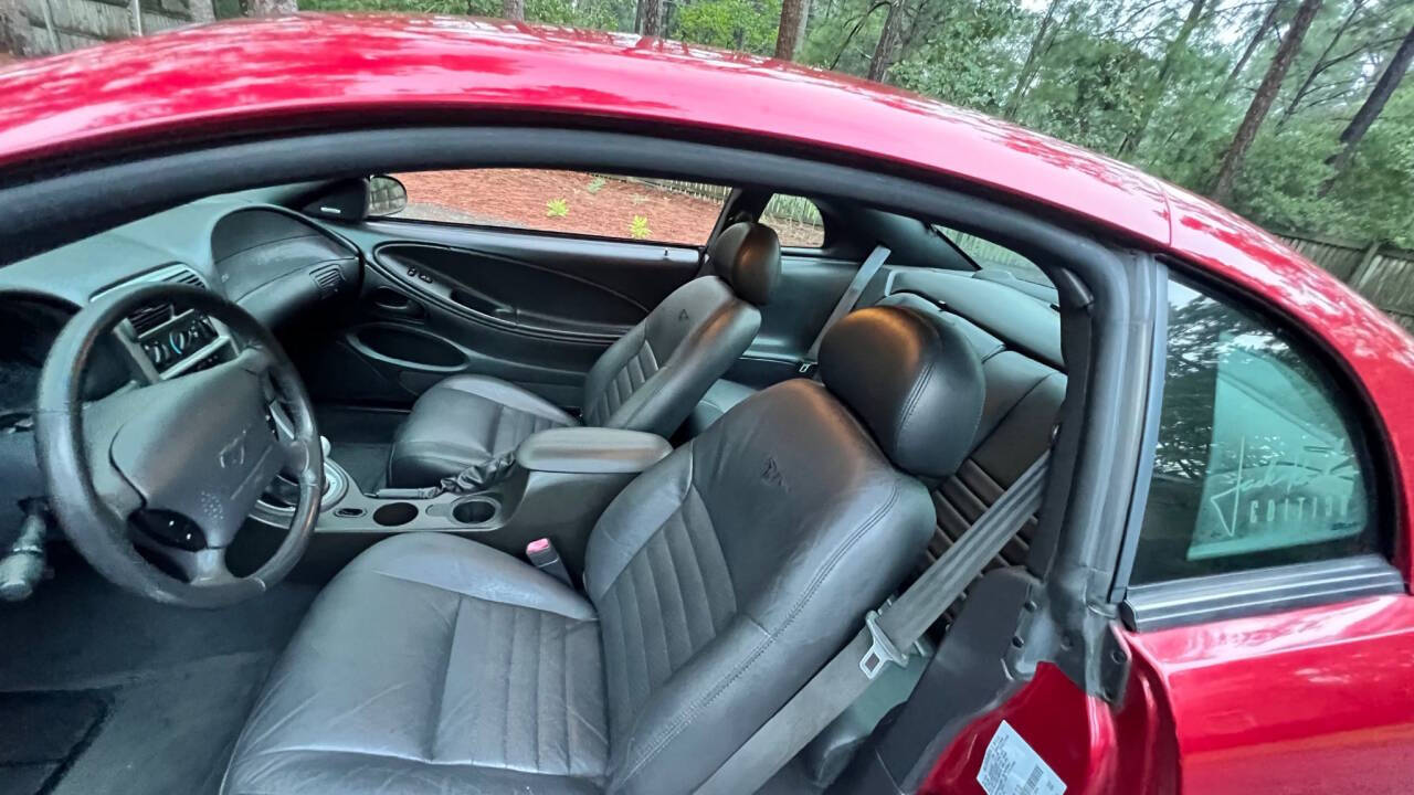 2004 Ford Mustang 19