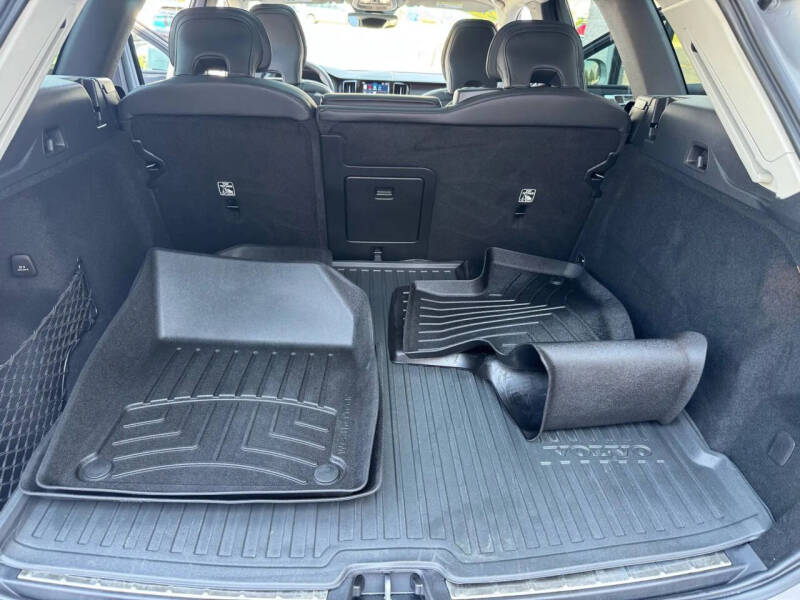 2023 Volvo XC60 B5 Ultimate Bright Theme